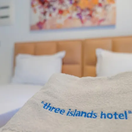 Three Islands Of كساميل