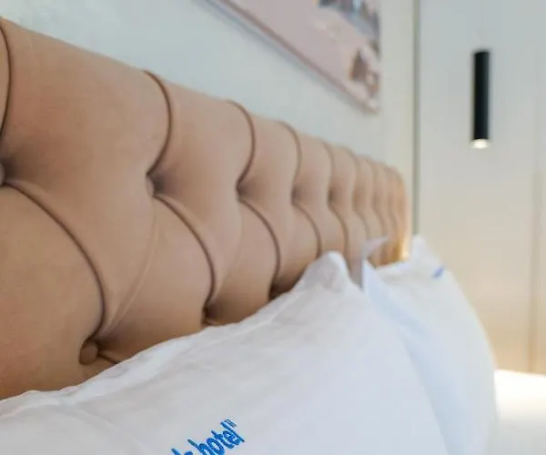 Three Islands Of Εξαμίλιο