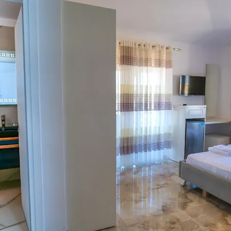 Three Islands Of Hotel